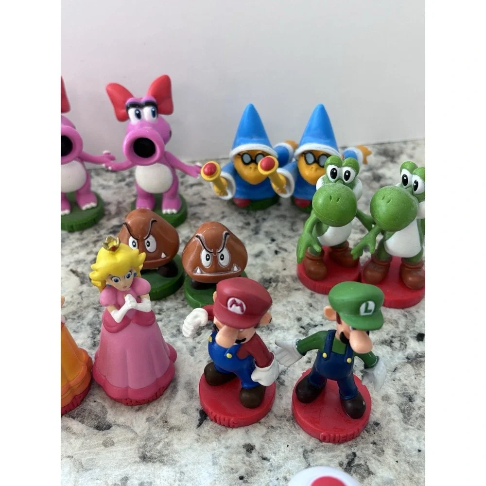 2009‎ SUPER MARIO CHESS COLLECTOR'S EDITION game pieces 32 Pieces